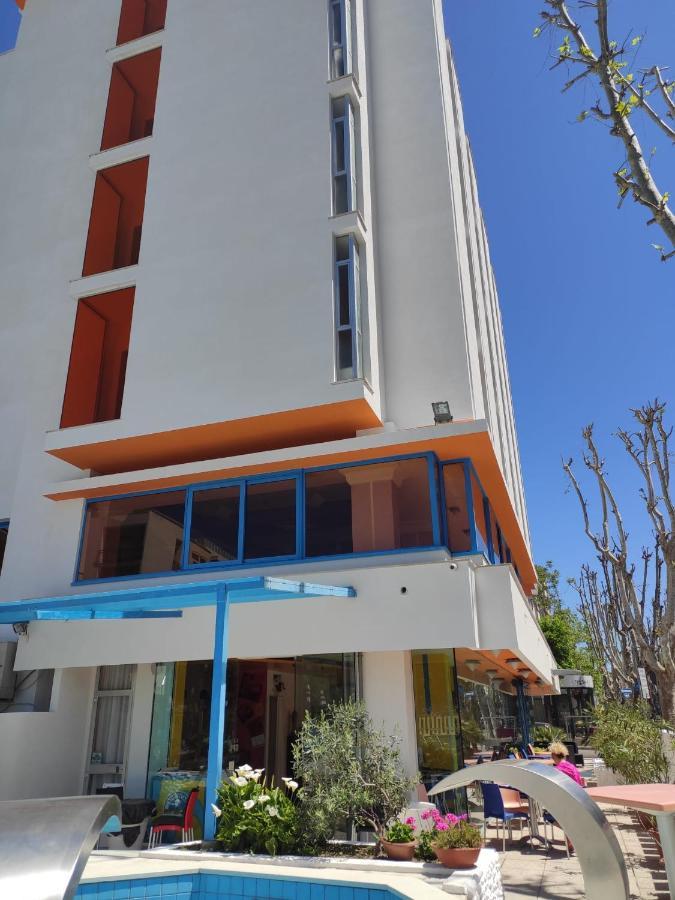 Senior Hotel