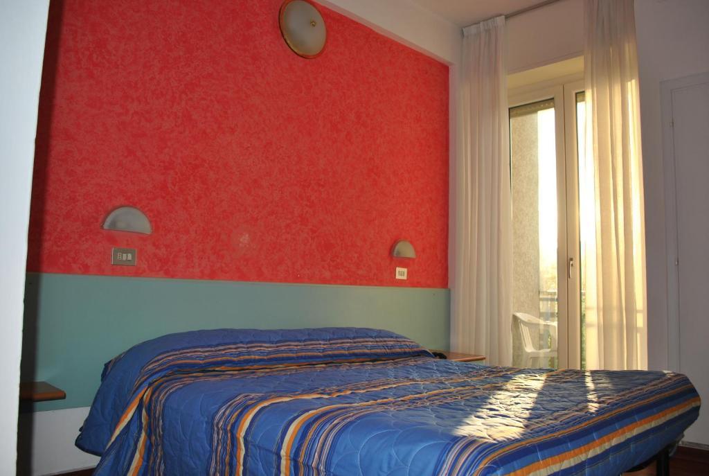 Senior Hotel